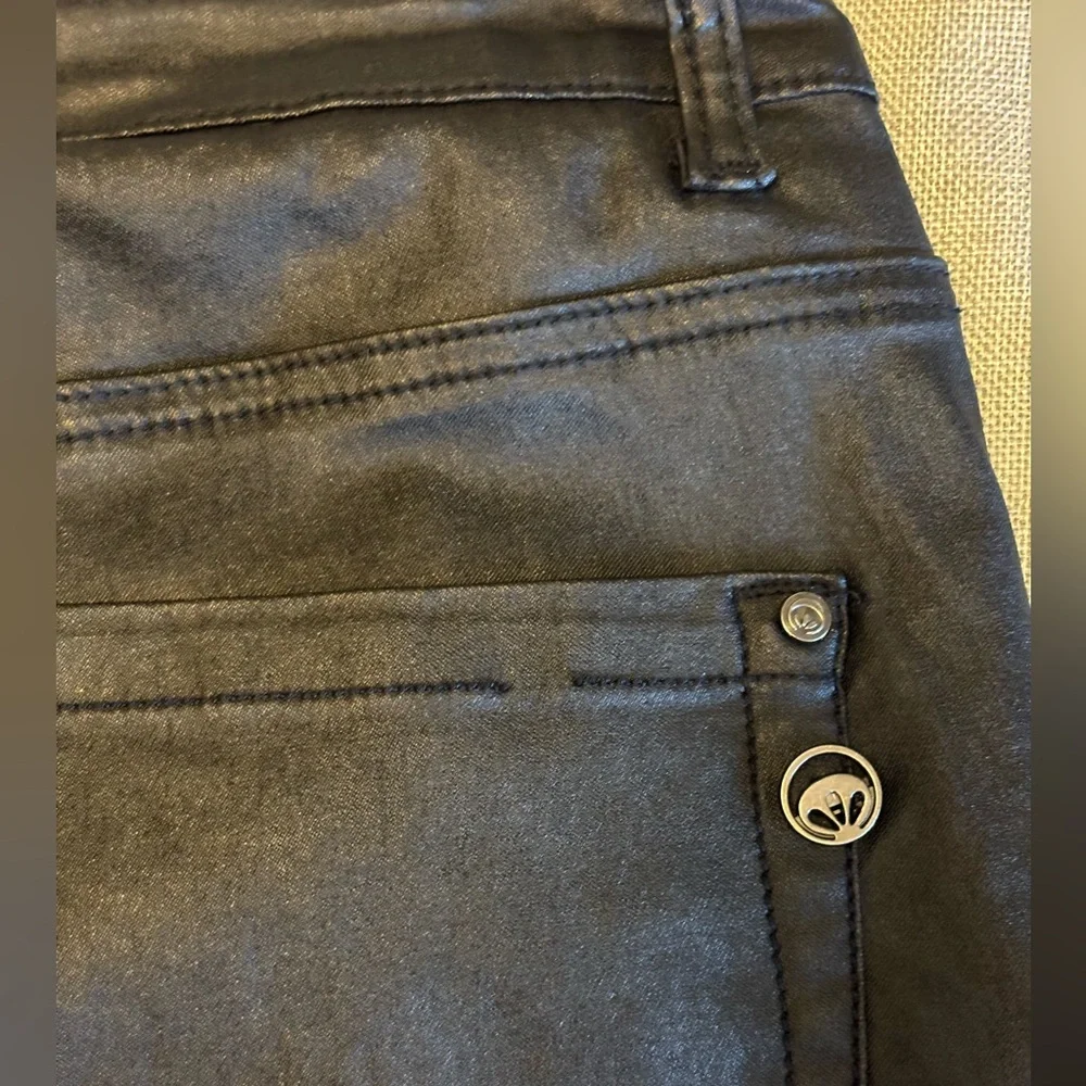 Great outfit! Tory Burch top and CREAM coated, embroidered jeans. - Picture 9 of 14